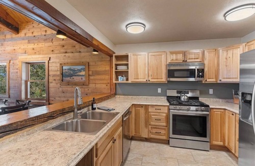 Clark Bed & Breakfast | Comfortable private queen room in the True North Adventure Lodge. Includes a queen bed, private ensuite bathroom, and access to shared amenities like the kitchen, great room, and hot tub. Great for couples or solo travelers.