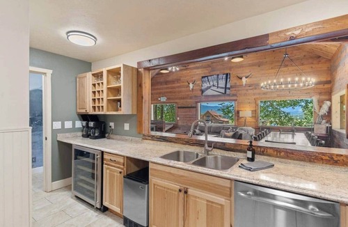 Clark Bed & Breakfast | Comfortable private queen room in the True North Adventure Lodge. Includes a queen bed, private ensuite bathroom, and access to shared amenities like the kitchen, great room, and hot tub. Great for couples or solo travelers.
