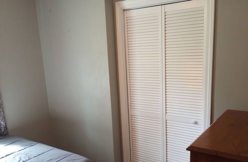 Southwick House | Comfortable Private Rooms near Congamond Lakes in Southwick