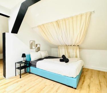 Liesing Apartment | Comfortable Private Rooms in a 5-Bedroom Apartment Close to the Train Station