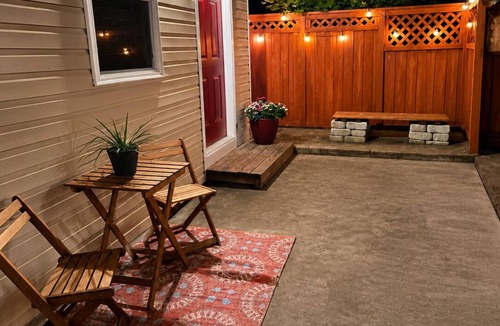 Portsmouth Cottage | Comfortable & Private 2 Bedrm Cottage w/King bed.