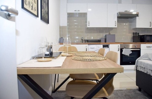 Leeds Apartment | Comfortable & Professional Flat