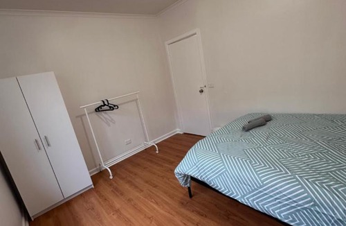 Broadmeadows House | Comfortable Queen Room in Spacious Broadmeadows Home - CR5