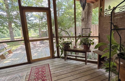 Boyd Tavern House | Comfortable quiet room just outside of Charlottesville