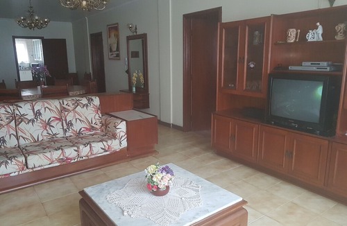 Vila Assuncao Apartment | comfortable, quiet apartment, family building and on the same block from the beach.
