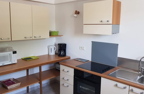 Vaux-sur-Mer Apartment | Comfortable, quiet "CôtéPlage" gîte-Covered terrace-Garden