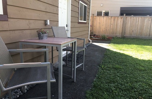 Port Coquitlam House | Comfortable & quite 2 bedroom & chef’s kitchen suite near Vancouver.