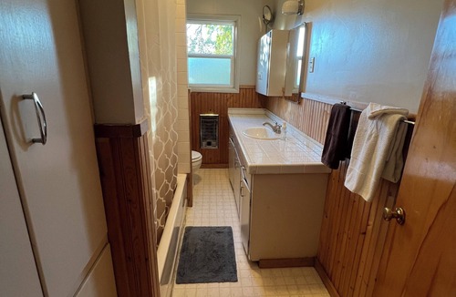 Mt. Hood - Columbia River Gorge House | Comfortable Retreat - 4 Bedrooms, 2 Bathrooms - Pet Friendly Bingen Bungalow