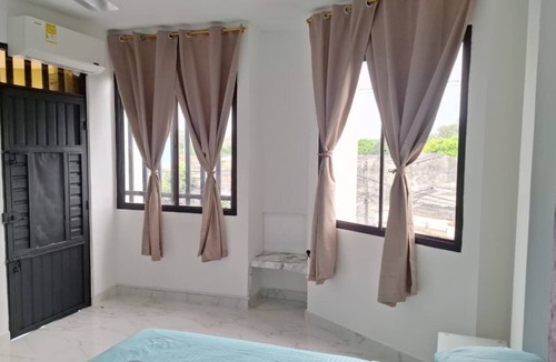 Barrancabermeja Hotel | Comfortable room with separate entrance