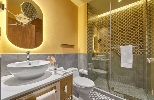 Centro Historico Hotel | Comfortable Room Ideal for Business Travelers Near Convention Center