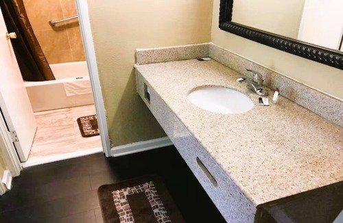 Governor's Walk Hotel | Comfortable Room near Mission San Luis | Pet-Friendly & Free Parking!