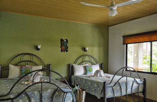 Tarcoles Hotel | Comfortable Room with 2 beds and A/C in Jacó bech, Costa Rica