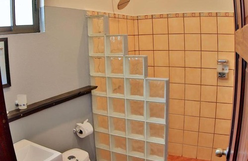 Potrero Hotel | Comfortable room with 2 beds in charming hotel in Potrero with pool - TV and AC
