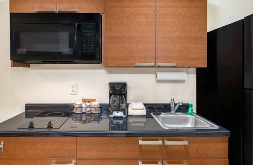 Pasco Hotel | Comfortable Rooms with Kitchens Near Franklin County Historical Museum