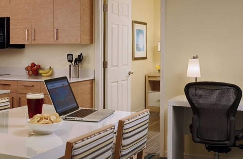 Somerset Hotel | Comfortable Suite with Full Kitchen, Pool & Gym Close to Rutgers