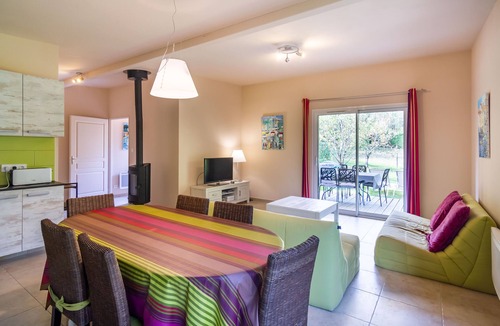 Sarlat-la-Caneda Ski Chalet | Comfortable single-storey chalet with swimming pool, garden, terrace and parking.