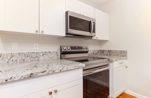 Kapoho House | Comfortable, single-level retreat with fast WiFi & washer/dryer - dog-friendly