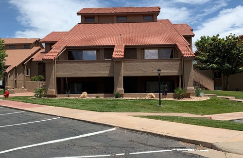 St. George Apartment | Comfortable Sleeping with Resort Amenities!
