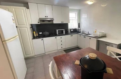 Croydon House | Comfortable spacey cottage, 7.5km to city centre.
