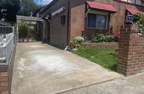 Croydon House | Comfortable spacey cottage, 7.5km to city centre.
