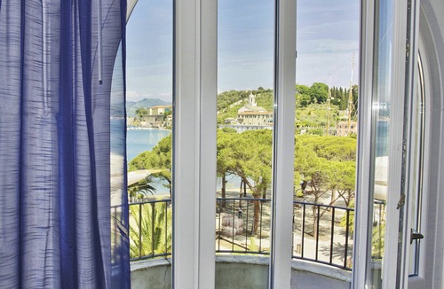 Le Grazie Apartment | Comfortable spacious apartment in the center of the bay of Le Grazie Portovenere