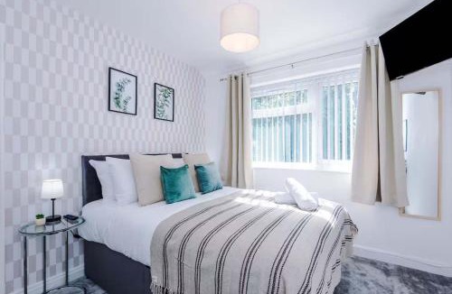 Droylsden House | Comfortable & Spacious 3BR House near Coop Live Arena & Etihad Stadium with free Parking - New Management Since Jan '26