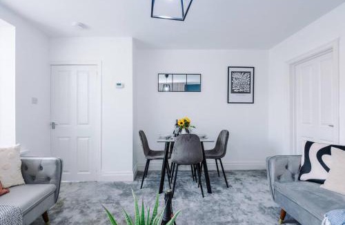 Droylsden House | Comfortable & Spacious 3BR House near Coop Live Arena & Etihad Stadium with free Parking - New Management Since Jan '26