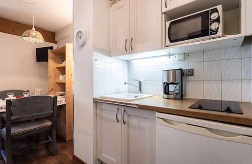 Brides-les-Bains Apartment | Comfortable studio near lifts - 2 guests