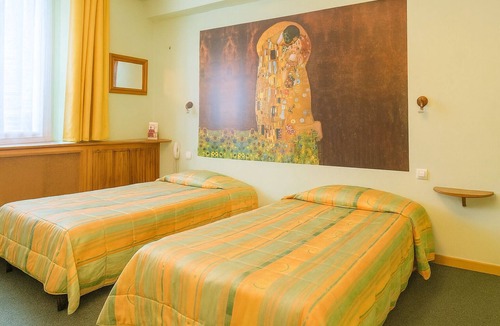 Digne-les-Bains Hotel | Comfortable Stay with Free Parking | Close to Terain de pétanque