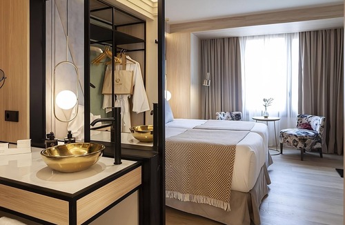 Sant Nicolau Hotel | Comfortable Stay! Central and Pet-friendly Hotel, Discover Historic Sites!