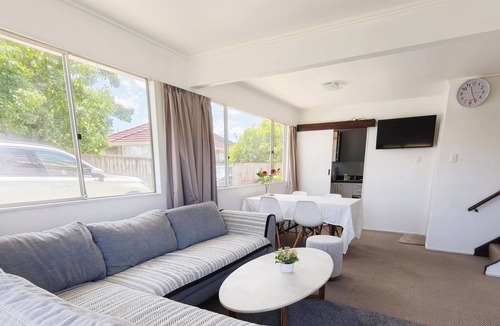 Lower Hutt House | Comfortable stay for 6/Perfect for family trip