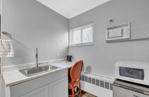 Riverview Apartment | Comfortable Stay in Brownstown w/Great Amenities
