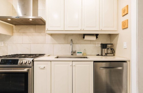 Kensington House | Comfortable Stay in Historic, Brooklyn Brownstone