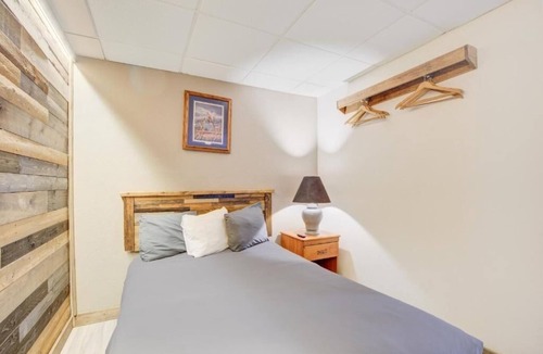 Chamberlain Hotel | Comfortable Stay Just Minutes from I-90 in Chamberlain, Free Parking Included