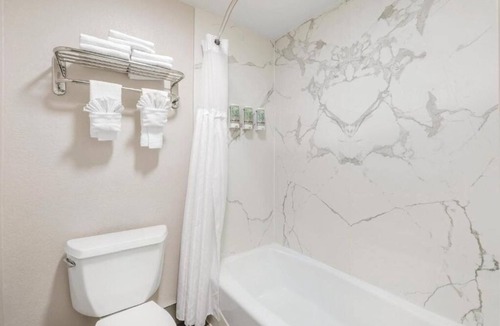 North Redondo Hotel | Comfortable Stay Near Top California Attractions – Ideal for Family Adventures!