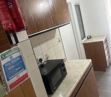 Basildon House | Comfortable Stay With Garden View Near Long Riding