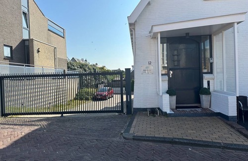Bergen aan Zee Apartment | Comfortable studio located just 200 meters from Bergen aan Zee beach.