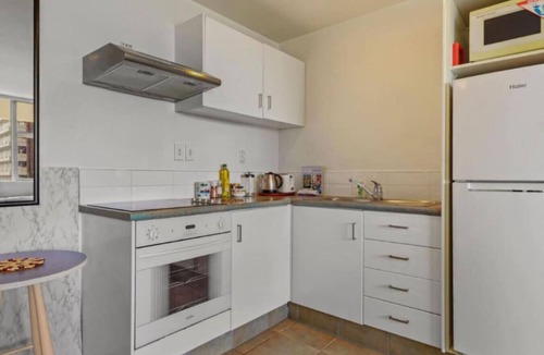 Grafton Apartment | Comfortable Studio with Parking and Seaview