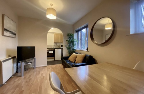 Bracknell Apartment | Comfortable Studio Apartment in Bracknell