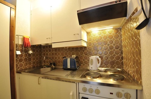 Grimentz Apartment | Comfortable studio apartment for 2-3 persons : Living-room with 2 sofa-beds and 1 pull-out - kitchen
