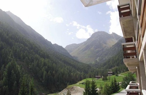 Grimentz Apartment | Comfortable studio apartment for 2-3 persons : Living-room with 2 sofa-beds and 1 pull-out - kitchen