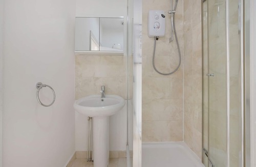 Archway Apartment | Comfortable Studio by Archway Station