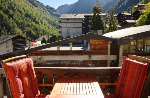 Grimentz Apartment | Comfortable studio for 2-4 persons : Living room with 2 single sofa-beds and 1 double sofa-bed - new