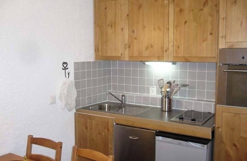 Grimentz Apartment | Comfortable Studio for 2-4 persons : Living-room with 2 double sofa-beds - kitchen with stove/microw