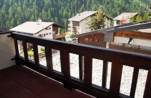 Grimentz Apartment | Comfortable Studio for 2-4 persons : Living-room with 2 double sofa-beds - kitchen with stove/microw