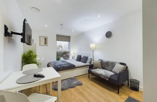 Salford Hotel | Comfortable Studio in Cheltenham