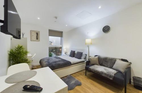 Salford Hotel | Comfortable Studio in Cheltenham