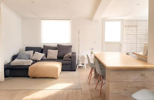 Santo Andre Apartment | Comfortable Studio in Santiago do Cacém, private pool, 65 m²