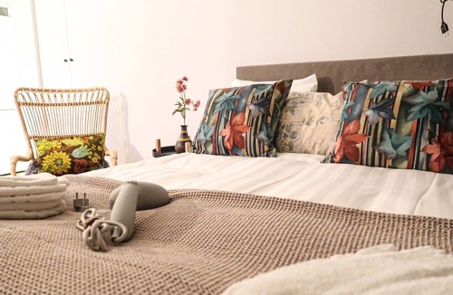 Hallonbergen Apartment | Comfortable Studio Apartment Garden View By City Living - Umami