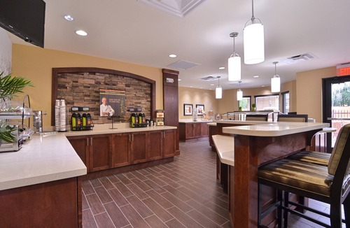 Tomball Condo | Comfortable Studio Suite in Tomball | Shared Outdoor Pool + 24h Business Center